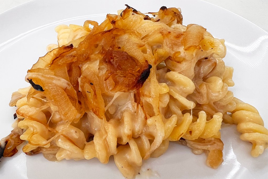 caramelized onion Mac n cheese